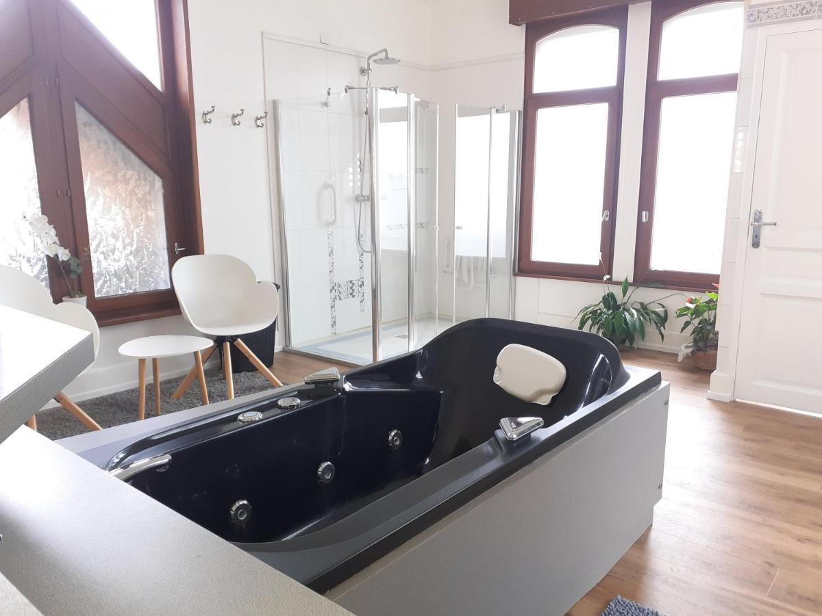 Le Manoir De La Mantille Caudry Ngoại thất bức ảnh